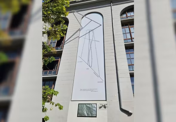 Méridienne astronomique à Paris : un cadran solaire géant en carbone installé au cœur de la capitale 5 Une méridienne en carbone de plus de 12 mètres de haut